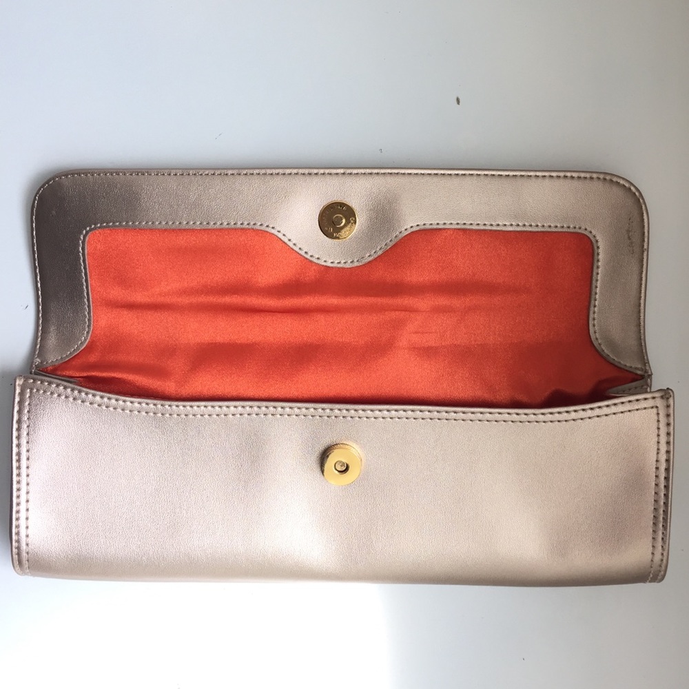 Gap Metallic Clutch